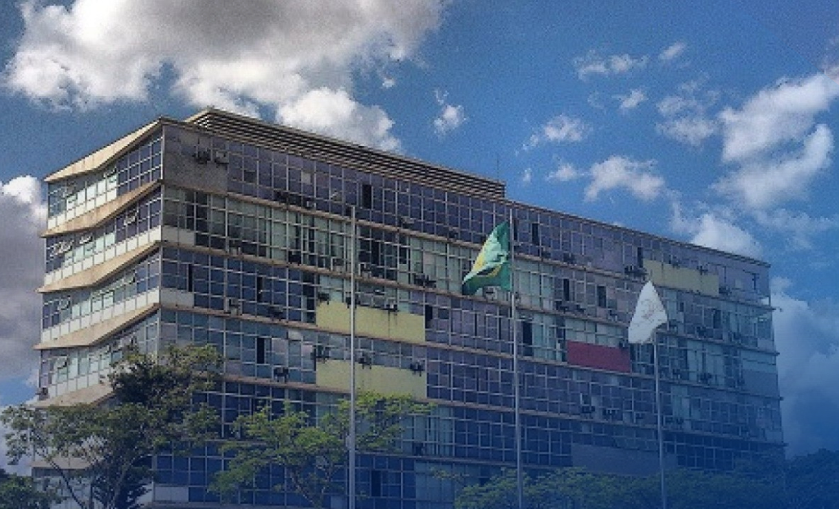 UFMG lança edital de concurso para níveis médio e superior com salários de até R$ 5 mil