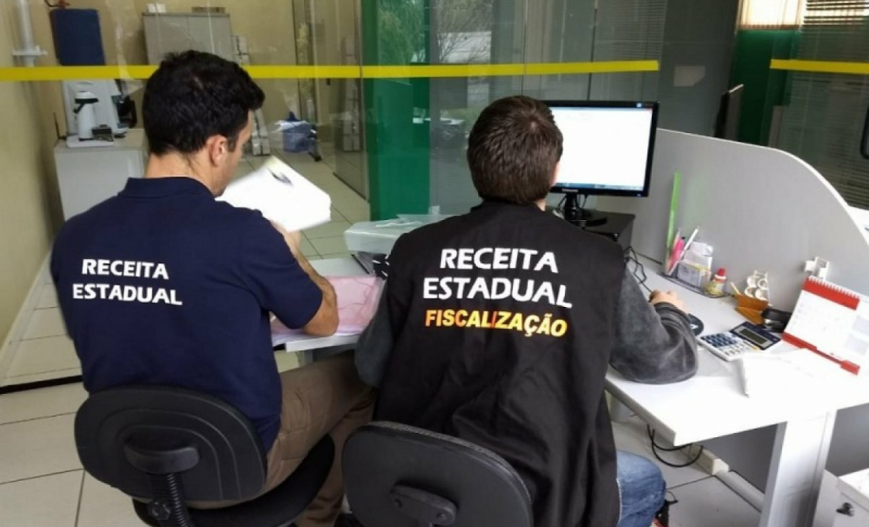 O que faz um Auditor Fiscal? Confira salário, funções e onde atuar