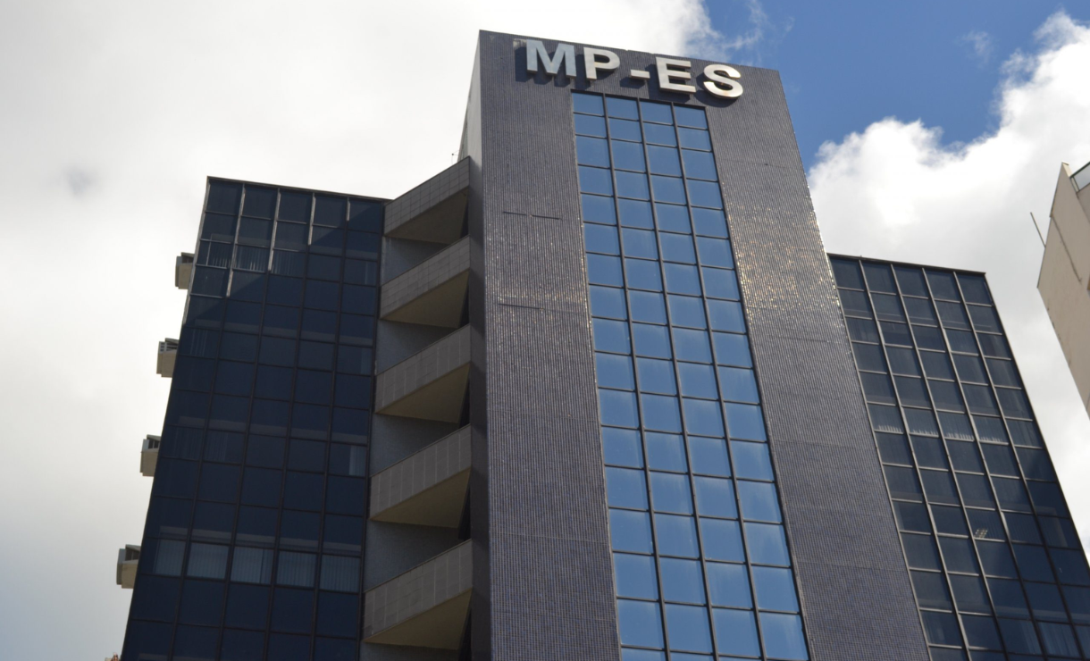 MP ES abre concurso para promotor com salário de R$ 37 mil