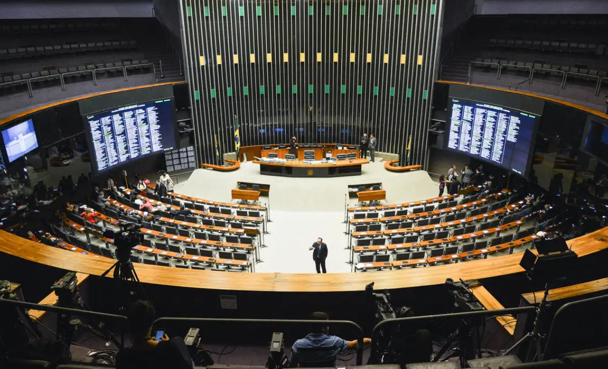 Concurso Câmara dos Deputados: Veja cargos e áreas de formação aceitas