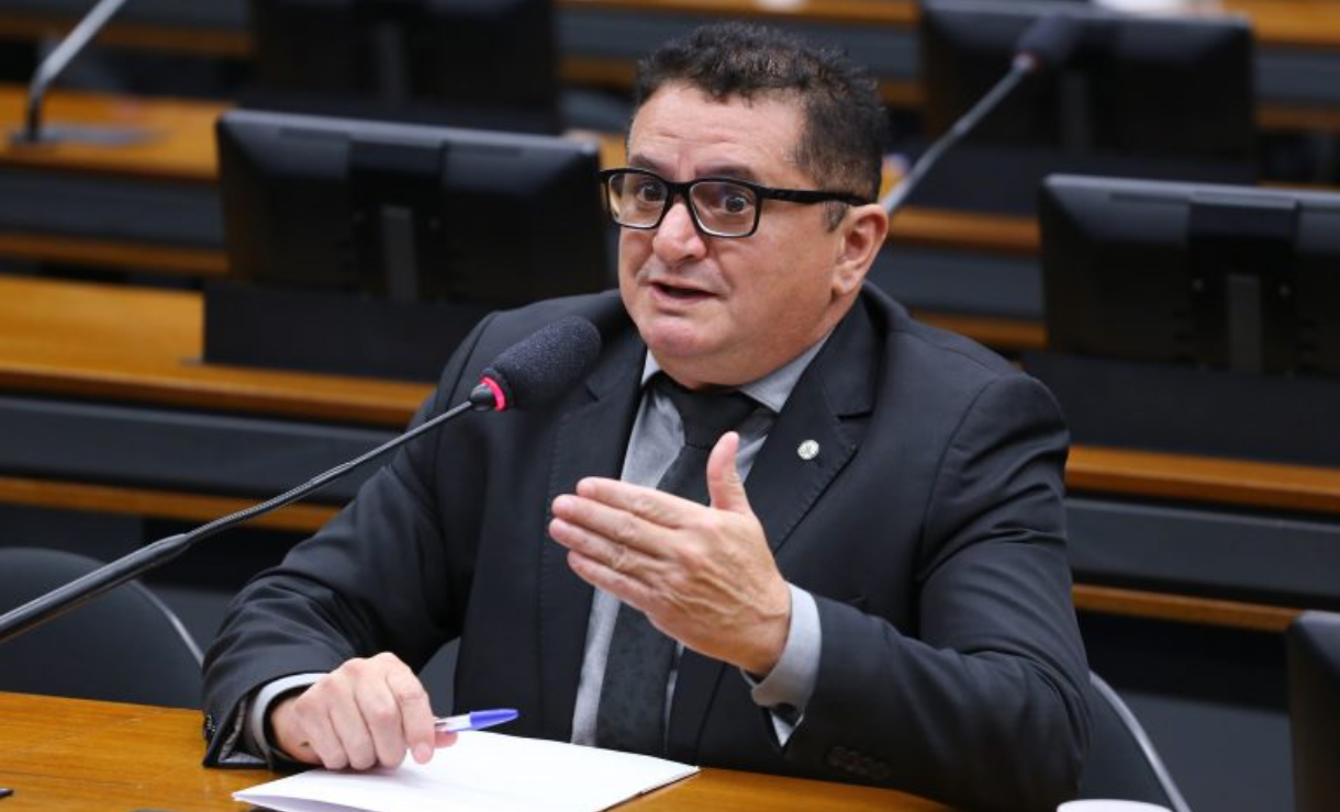 Comissão aprova projeto que garante tempo extra para autistas em concursos públicos