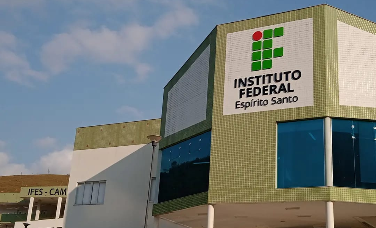 Ifes lança edital de concurso público com salários de até R$ 6 mil