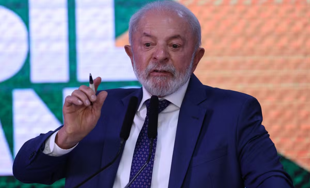 Lula assina decretos para nomeação de quase 2 mil aprovados em concursos públicos