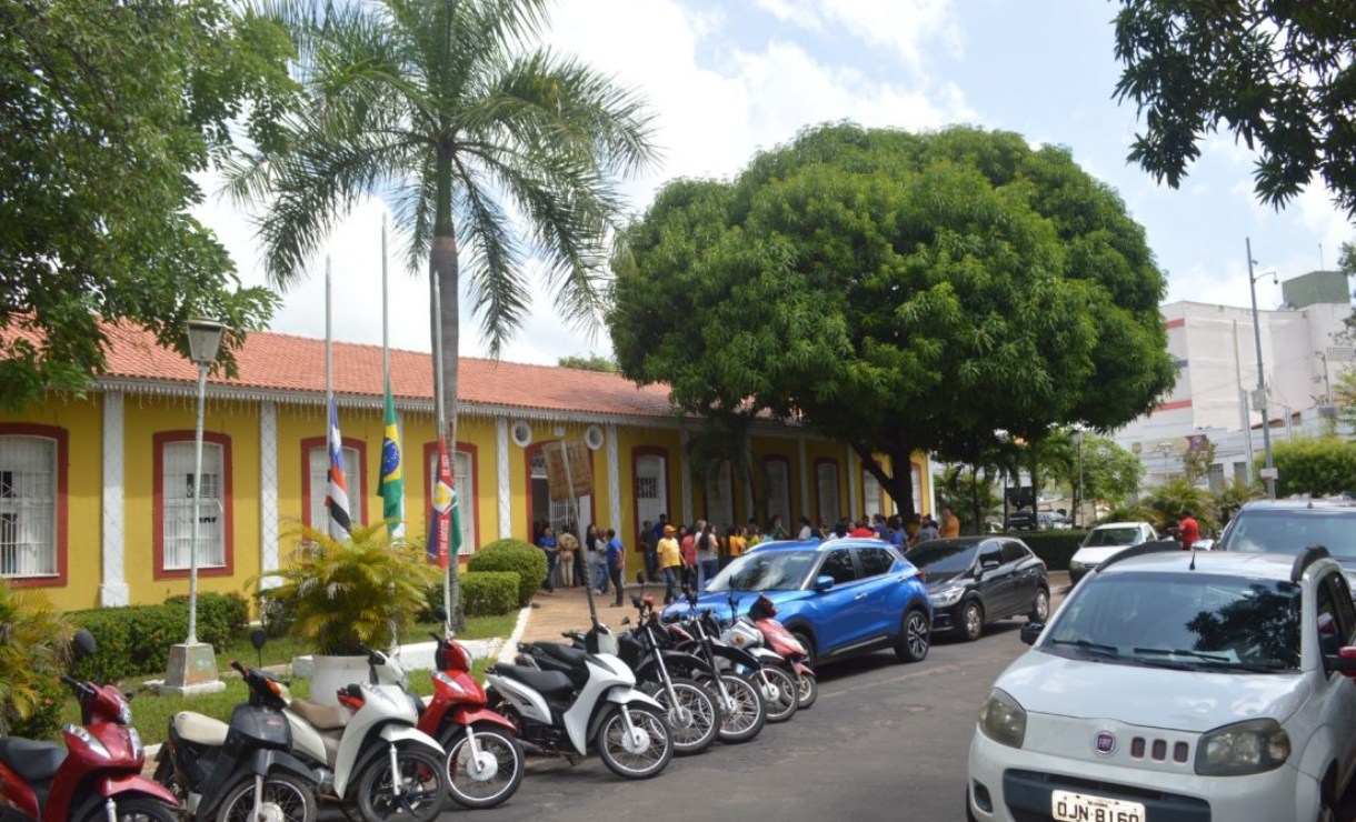 Prefeitura de Caxias (MA) abre concurso público com 1.282 vagas e salários de até R$ 7,7 mil